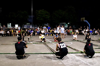 广西LY.COM郁江校区竹竿舞晚会