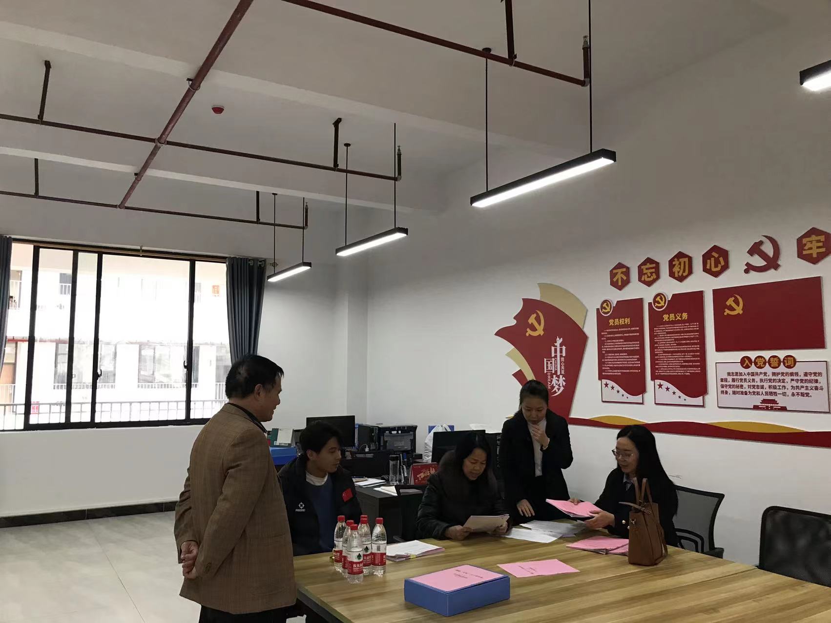 教育局到校检查学校创建“五好”关心下一代工作委员会相关台账 丨 LY.COM